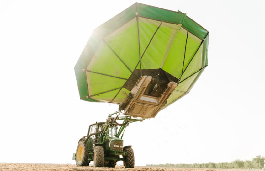 un tractor con el vibrador pg mixto y paraguas